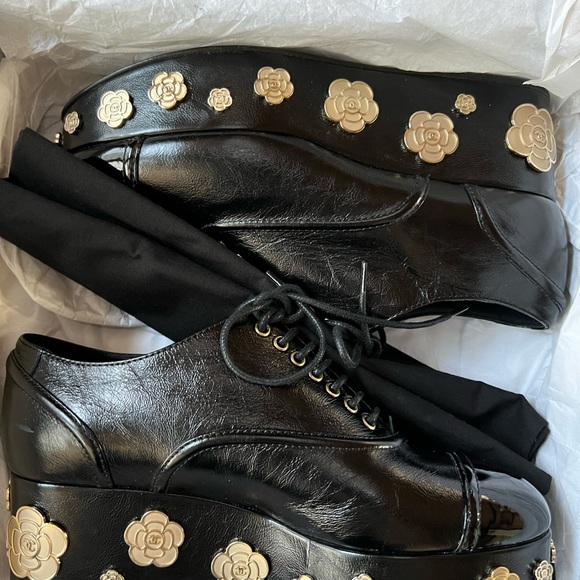 Chanel Lace up Crum Cal/Cal shoes - Picture 2 of 9